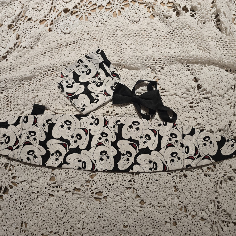Black and White Cartoon Print Dog Bandana and Bow Set